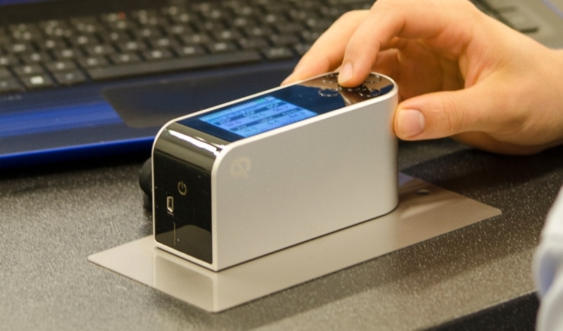 IQ 20/60/85 Gloss Haze DOI Meter - комбиниран уред за измерване на блясък и качеството на покритията